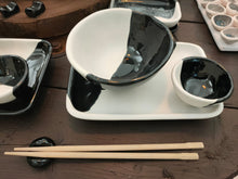 Carica l&#39;immagine nel visualizzatore di Gallery, Servizio Sushi &quot;Yin e Yang&quot; (2 cotture) - Be Art Bottega Artigiana
